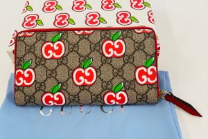 グッチ　GGアップル ラウンドファスナー長財布 ジップアラウンド べージュ 624880