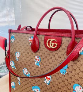 グッチ GGスプリーム ドラえもんコラボ 2Wayバッグ ラージトートバッグ 653952