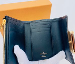 ヴィトン　コンパクト財布