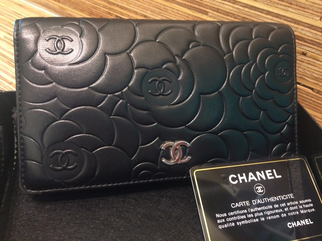 シャネル(CHANEL)シャネル カメリア ZIP長財布 二つ折り長財布